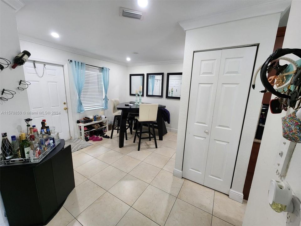 For Sale: $320,000 (3 beds, 2 baths, 1260 Square Feet)