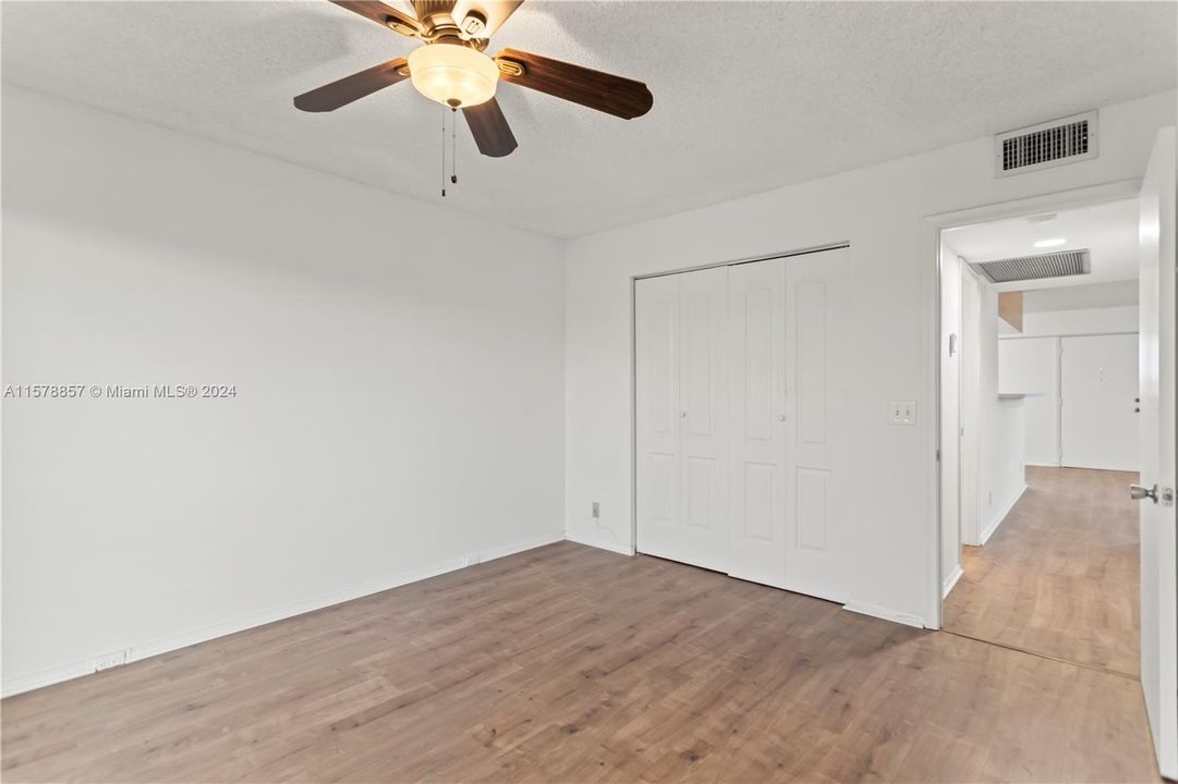 Active With Contract: $1,850 (2 beds, 2 baths, 1044 Square Feet)