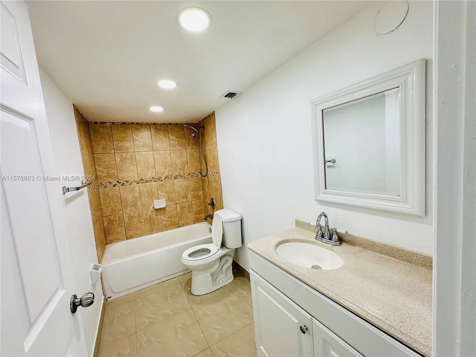Active With Contract: $2,900 (3 beds, 2 baths, 1255 Square Feet)