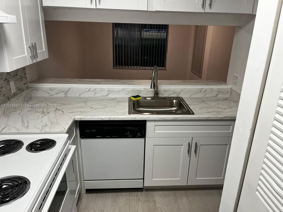 For Rent: $1,745 (1 beds, 1 baths, 816 Square Feet)