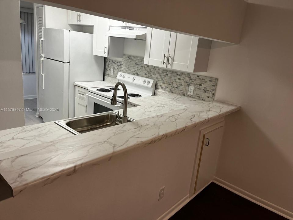 For Rent: $1,745 (1 beds, 1 baths, 816 Square Feet)