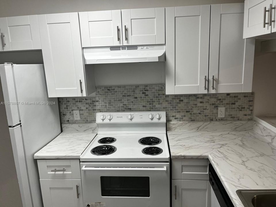 For Rent: $1,745 (1 beds, 1 baths, 816 Square Feet)