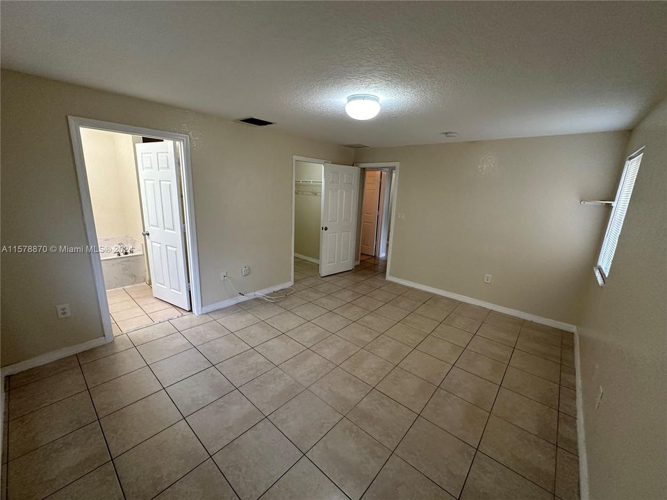 Active With Contract: $2,650 (3 beds, 2 baths, 1640 Square Feet)