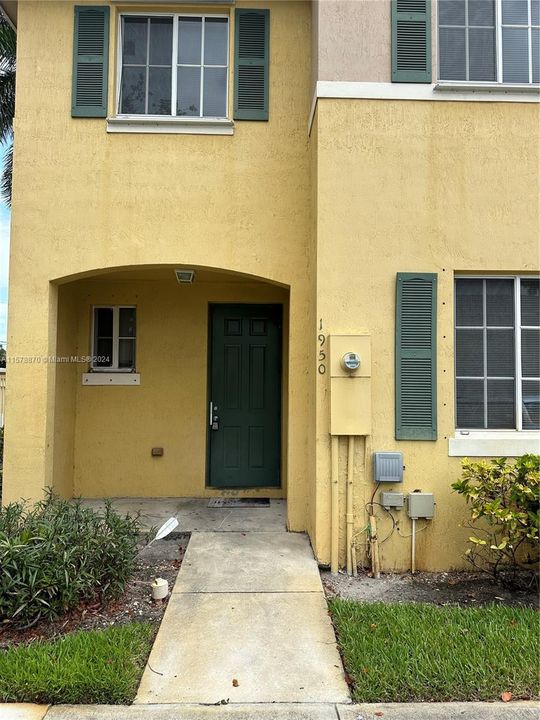 Active With Contract: $2,650 (3 beds, 2 baths, 1640 Square Feet)