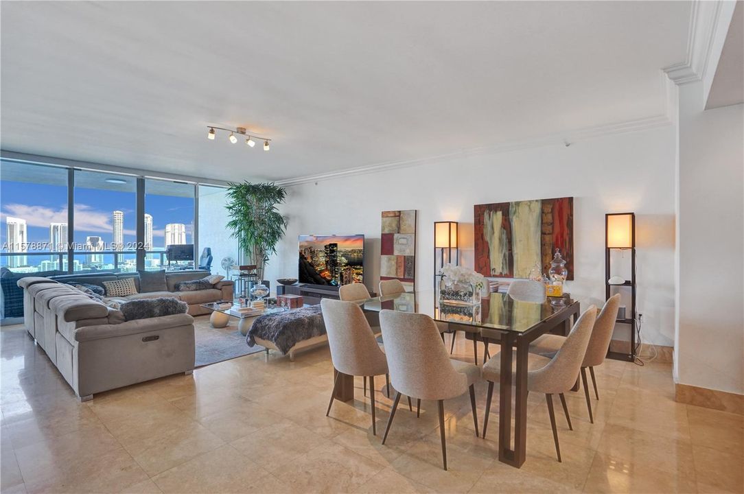 Active With Contract: $1,400,000 (2 beds, 3 baths, 2970 Square Feet)