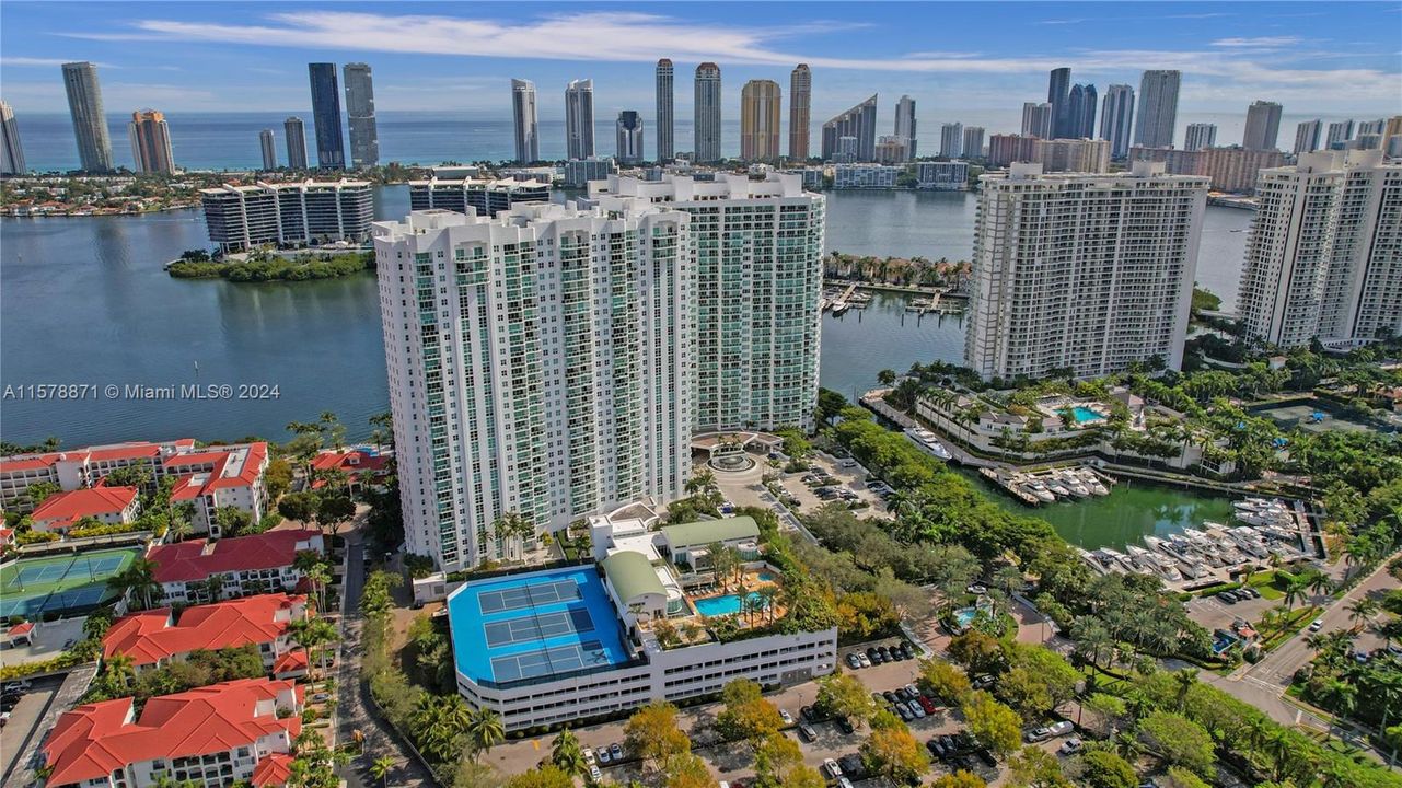 Active With Contract: $1,400,000 (2 beds, 3 baths, 2970 Square Feet)