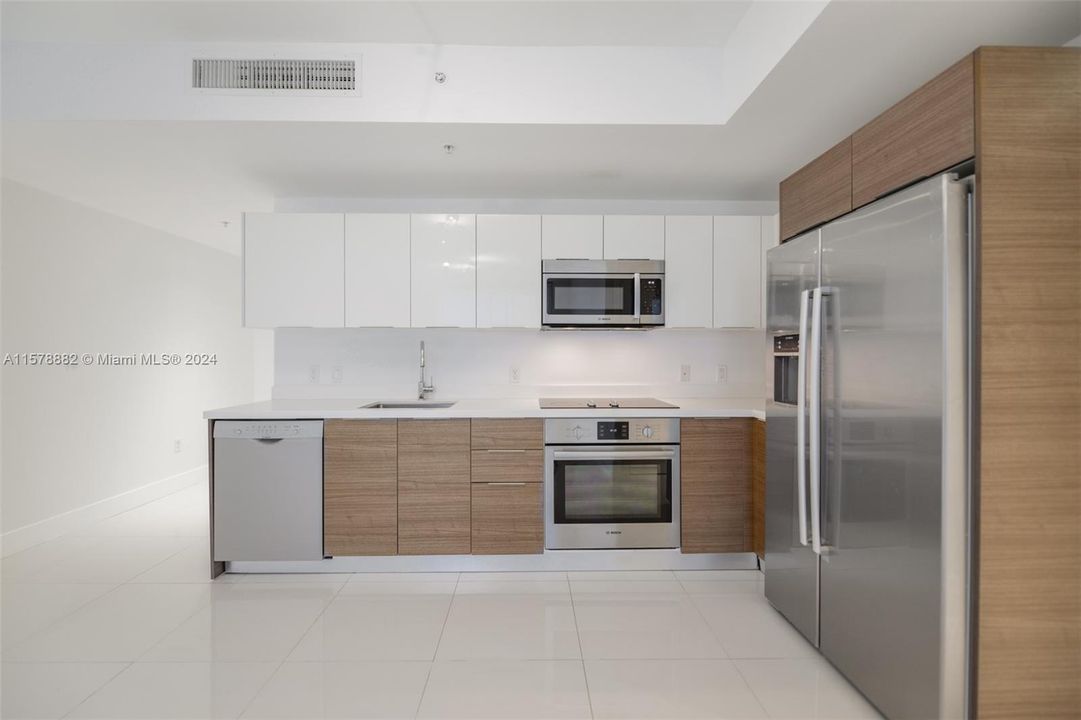 For Sale: $450,000 (1 beds, 1 baths, 648 Square Feet)