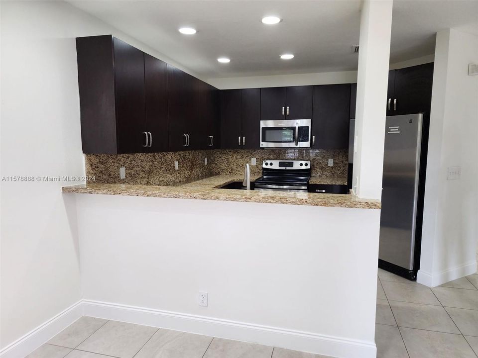 Active With Contract: $395,000 (3 beds, 2 baths, 1632 Square Feet)