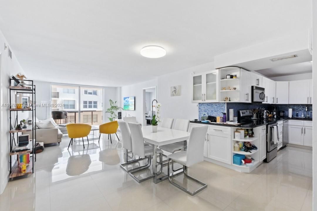 For Sale: $540,000 (2 beds, 2 baths, 1206 Square Feet)