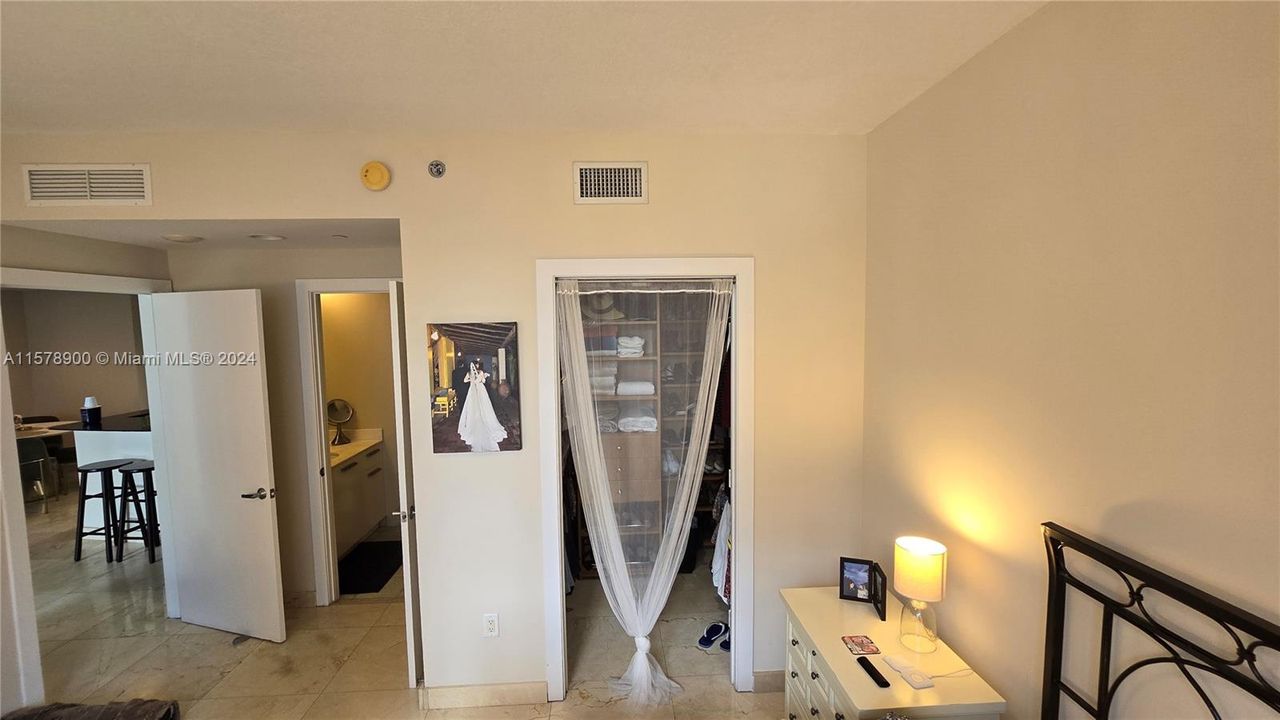 Recently Rented: $3,000 (1 beds, 1 baths, 963 Square Feet)