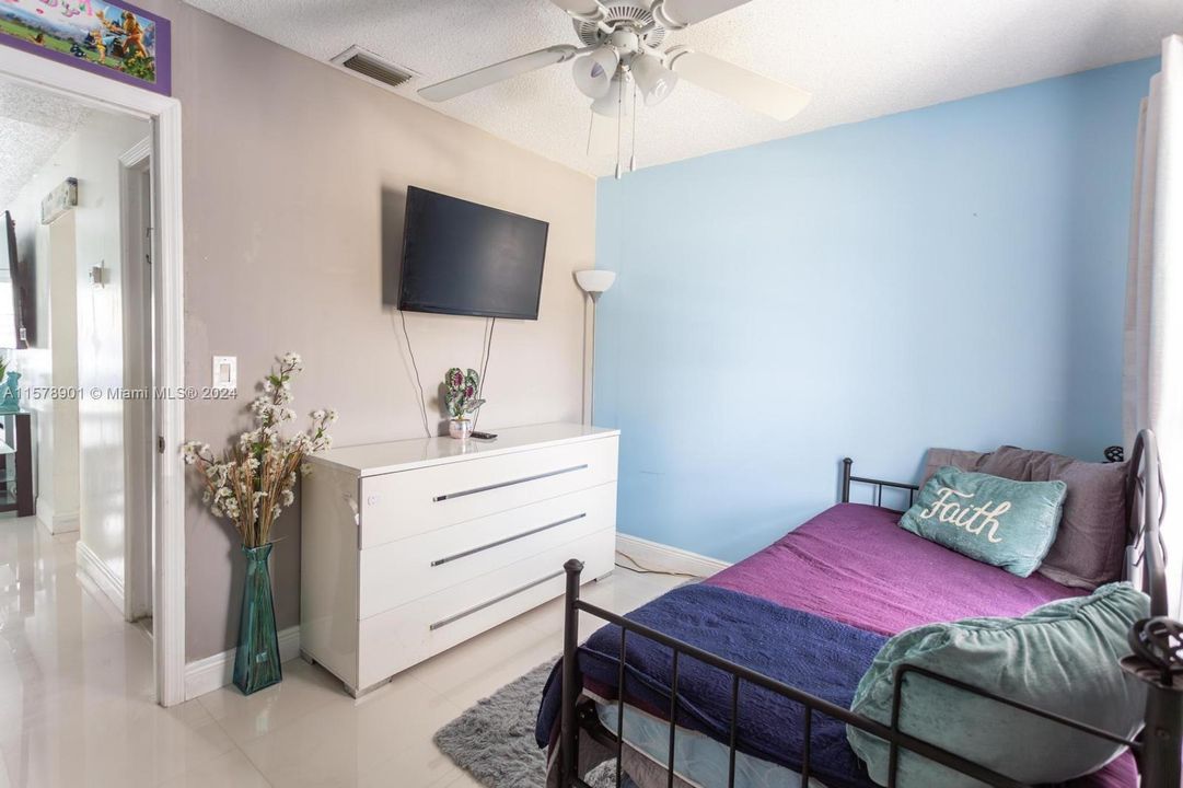 For Sale: $514,900 (3 beds, 2 baths, 1370 Square Feet)