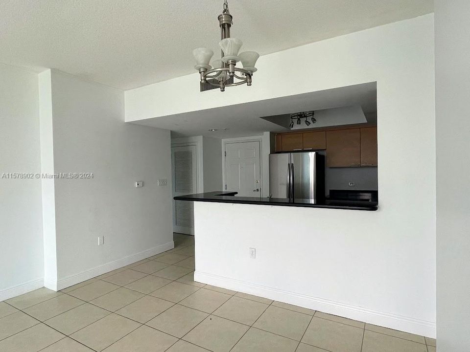 For Rent: $2,050 (1 beds, 1 baths, 800 Square Feet)