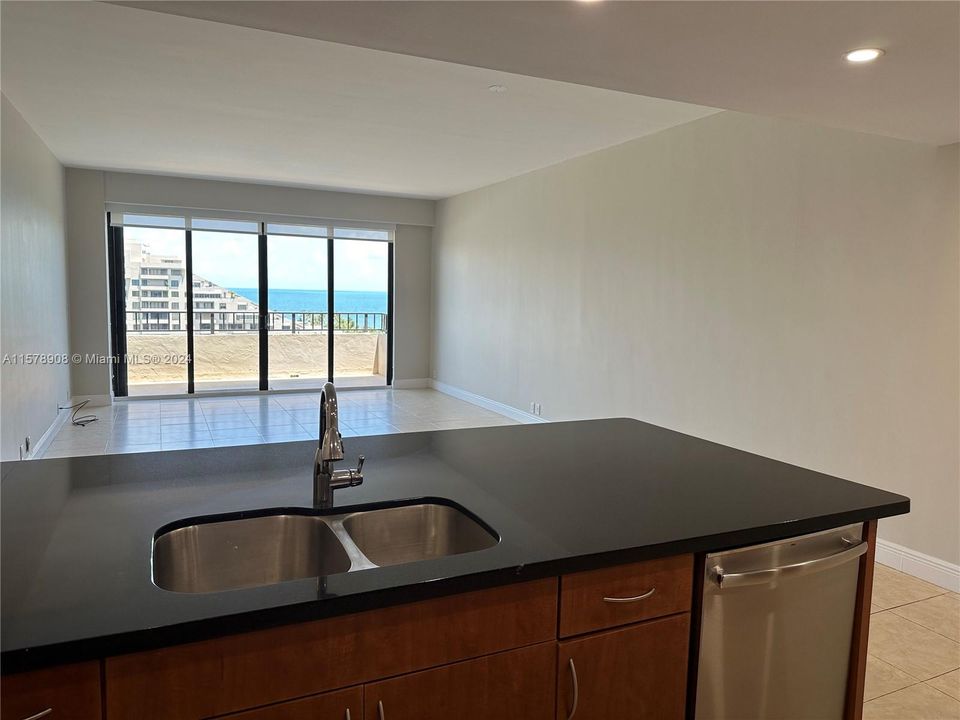 Active With Contract: $1,249,000 (2 beds, 2 baths, 1506 Square Feet)