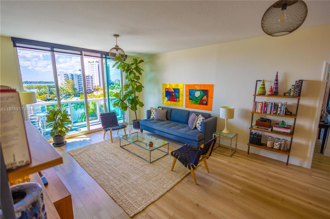 For Sale: $589,500 (2 beds, 2 baths, 1223 Square Feet)