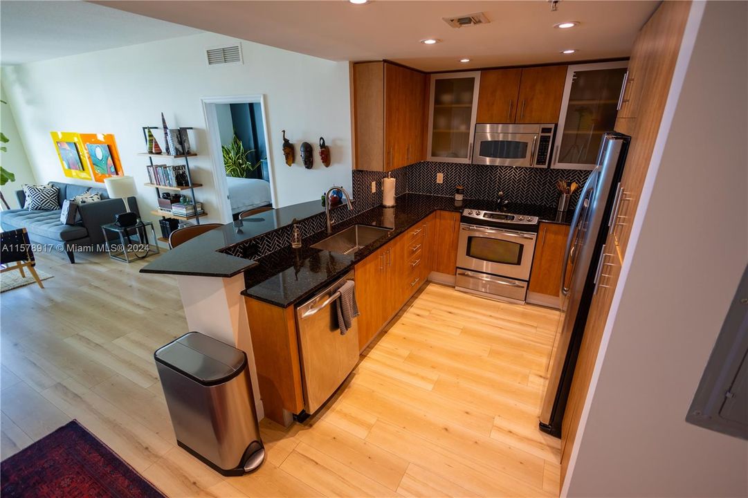 For Sale: $589,500 (2 beds, 2 baths, 1223 Square Feet)