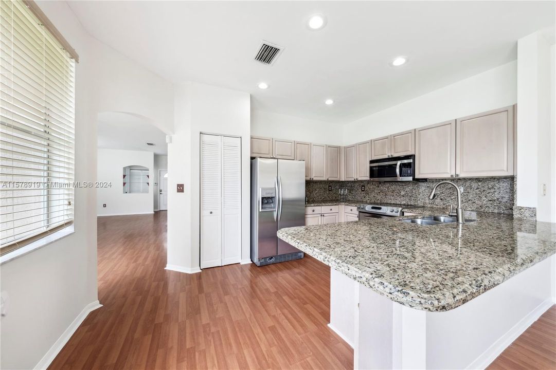 Active With Contract: $560,000 (3 beds, 2 baths, 1797 Square Feet)