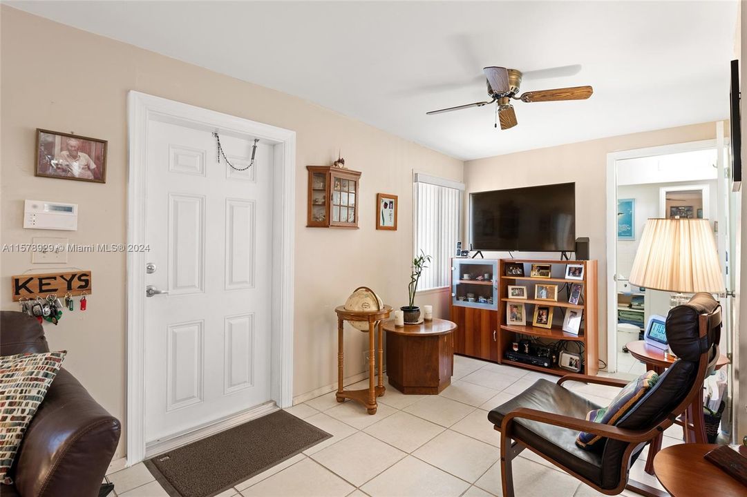 Active With Contract: $625,000 (3 beds, 2 baths, 1206 Square Feet)