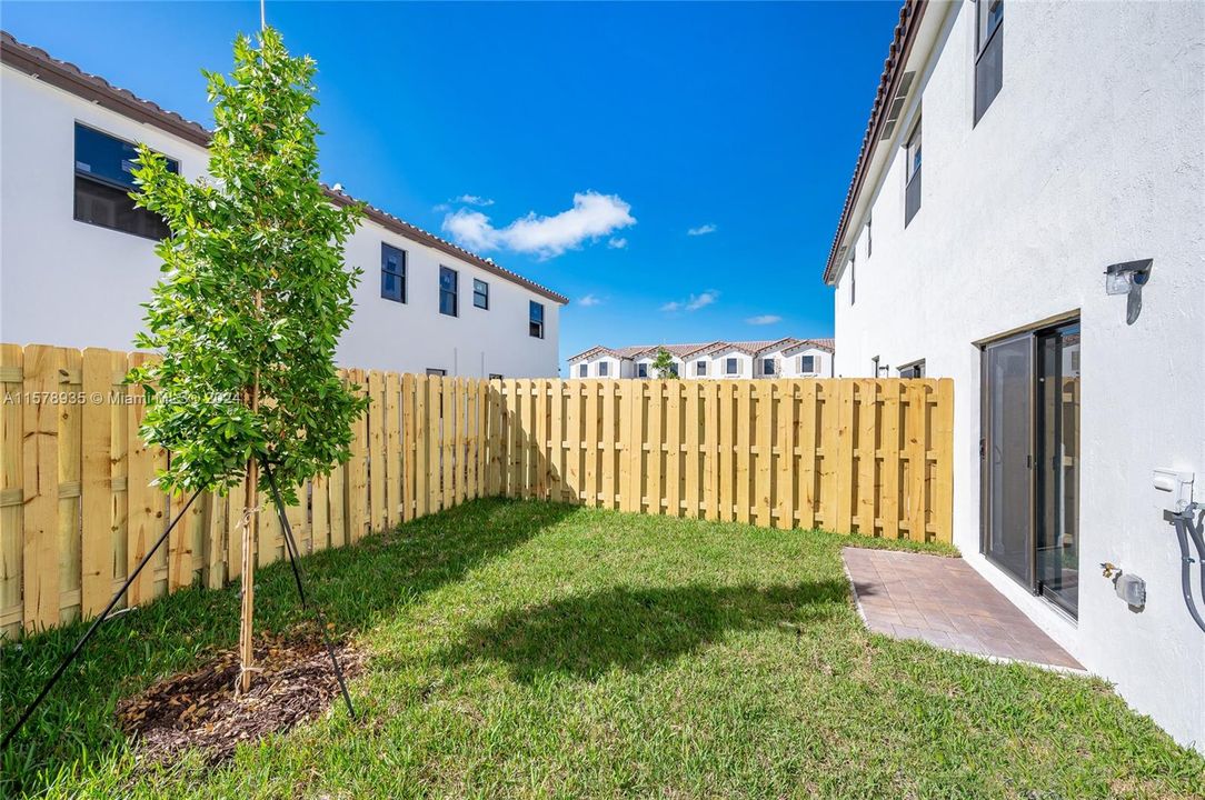 Active With Contract: $2,890 (4 beds, 2 baths, 0 Square Feet)