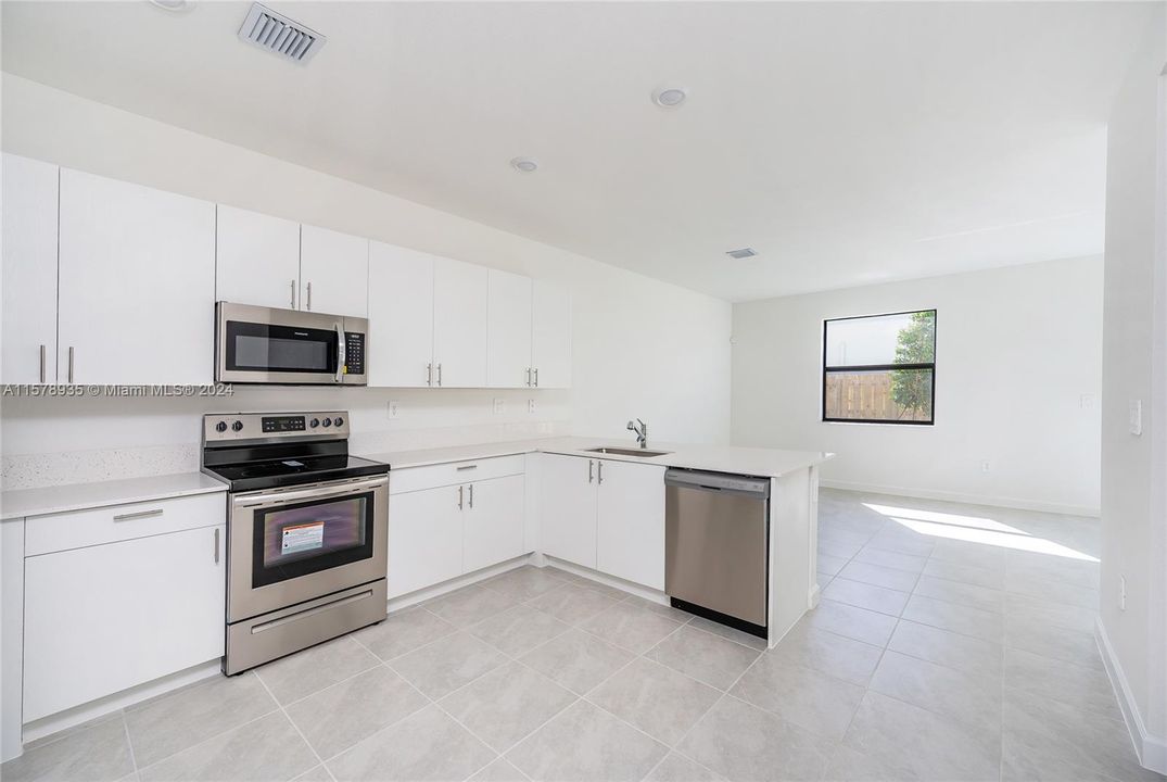 Active With Contract: $2,890 (4 beds, 2 baths, 0 Square Feet)