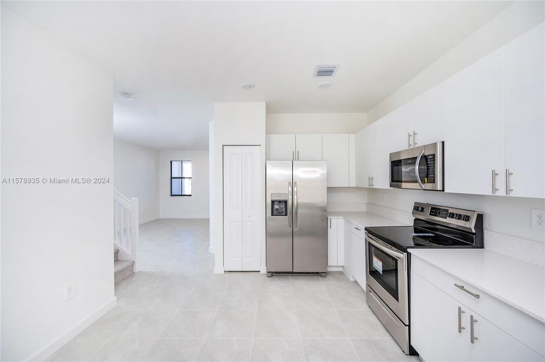 Active With Contract: $2,890 (4 beds, 2 baths, 0 Square Feet)