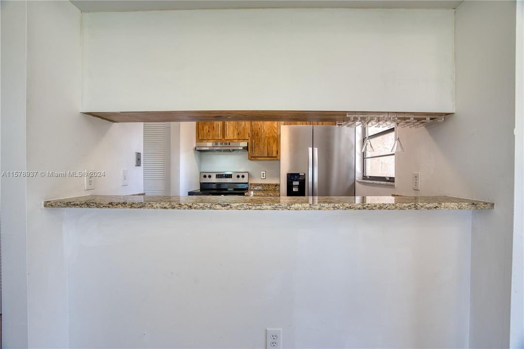 Active With Contract: $349,900 (2 beds, 2 baths, 817 Square Feet)