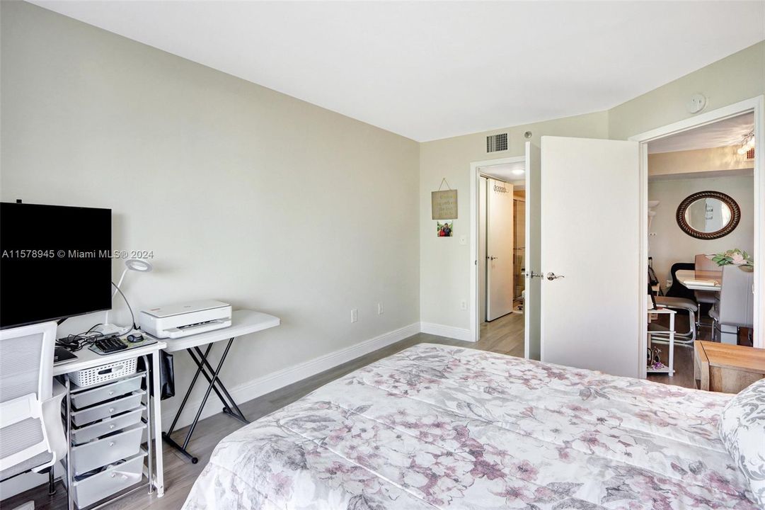 For Sale: $688,000 (2 beds, 2 baths, 870 Square Feet)