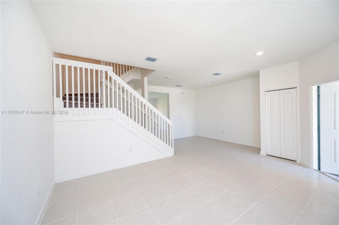 Active With Contract: $2,550 (3 beds, 2 baths, 0 Square Feet)