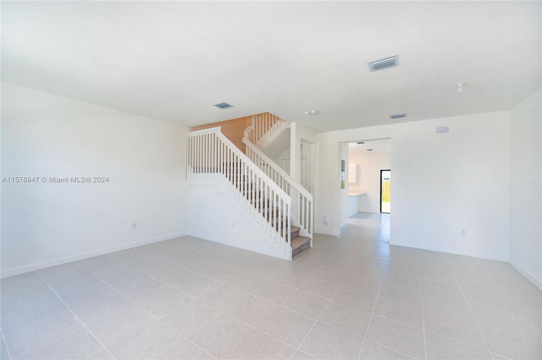 Active With Contract: $2,550 (3 beds, 2 baths, 0 Square Feet)