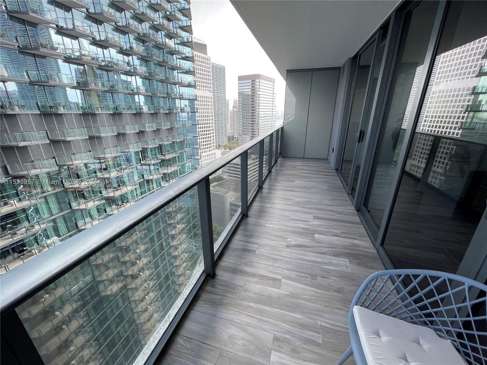 For Sale: $675,000 (1 beds, 2 baths, 866 Square Feet)