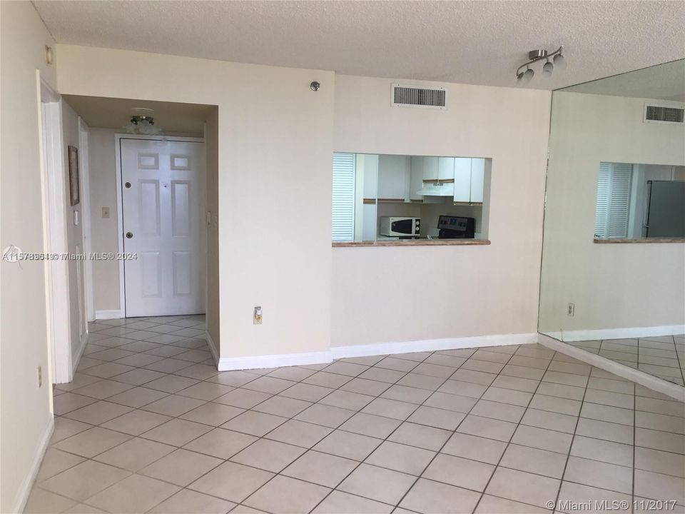 Recently Rented: $2,700 (1 beds, 1 baths, 700 Square Feet)