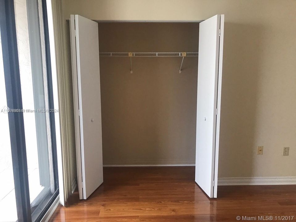 Active With Contract: $2,700 (1 beds, 1 baths, 700 Square Feet)