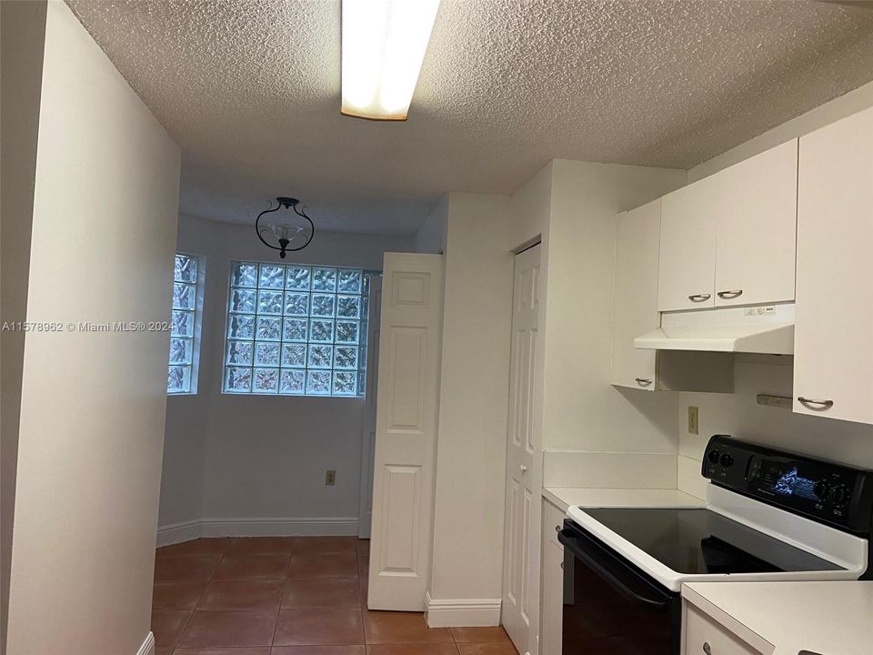 Recently Rented: $2,400 (2 beds, 2 baths, 1350 Square Feet)