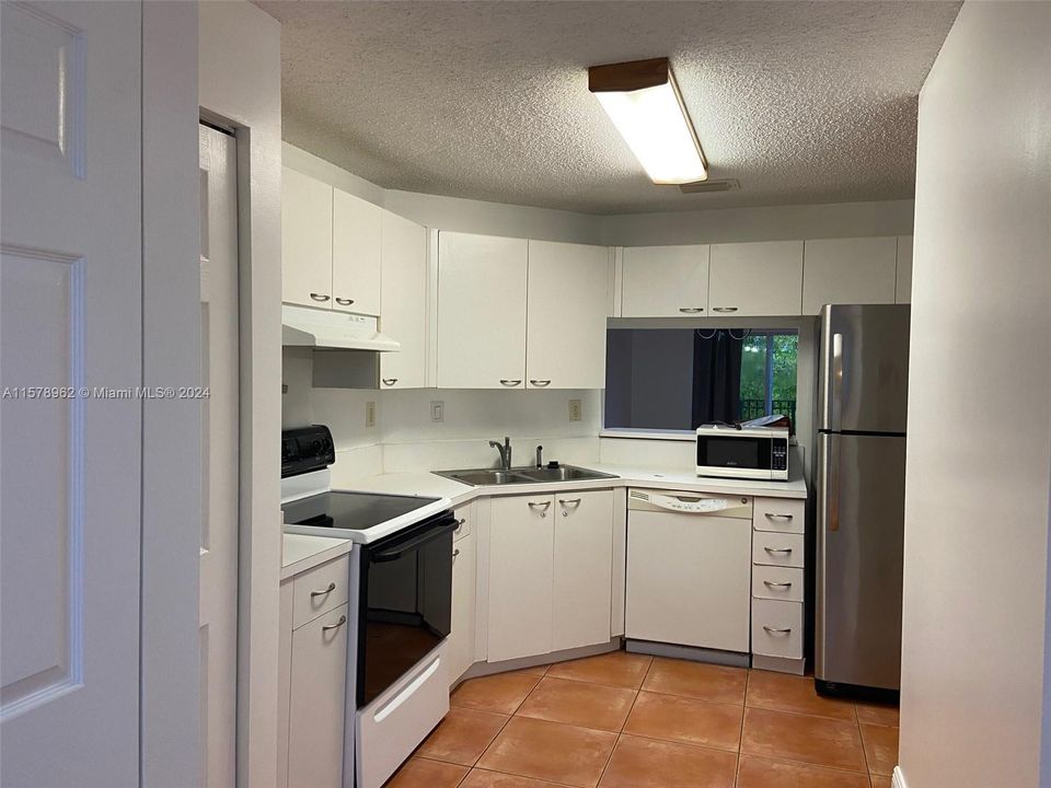 Recently Rented: $2,400 (2 beds, 2 baths, 1350 Square Feet)