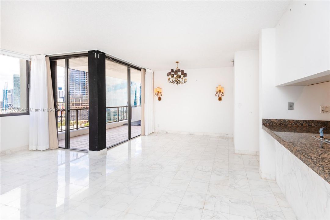 For Sale: $640,000 (1 beds, 1 baths, 1042 Square Feet)