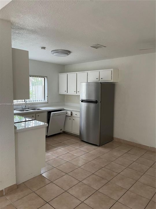 Active With Contract: $2,700 (3 beds, 2 baths, 1348 Square Feet)