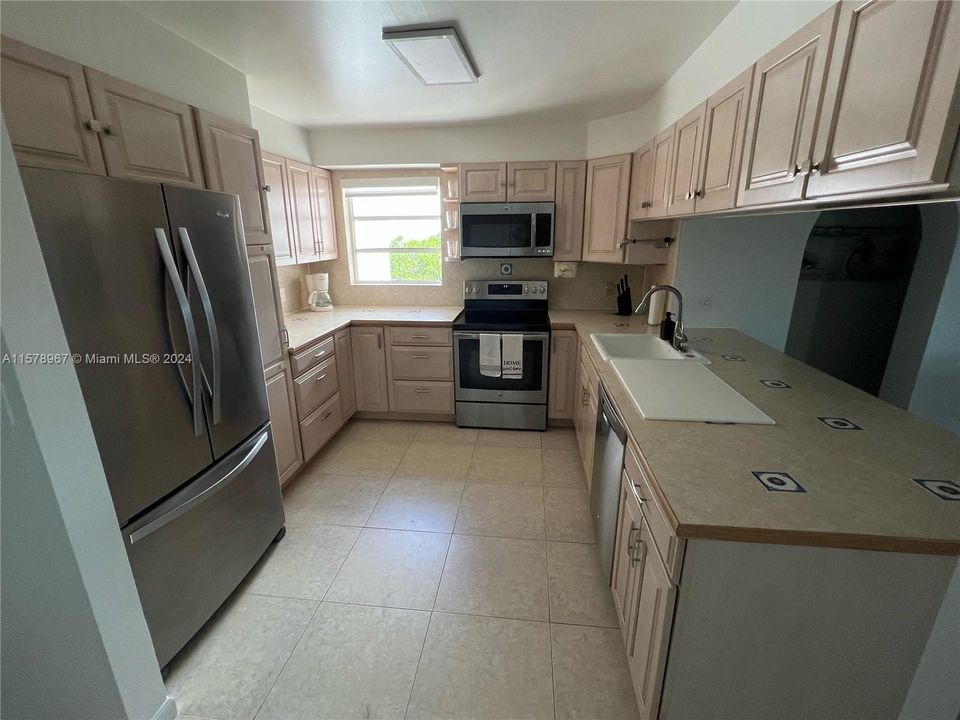 For Rent: $4,450 (3 beds, 2 baths, 1650 Square Feet)