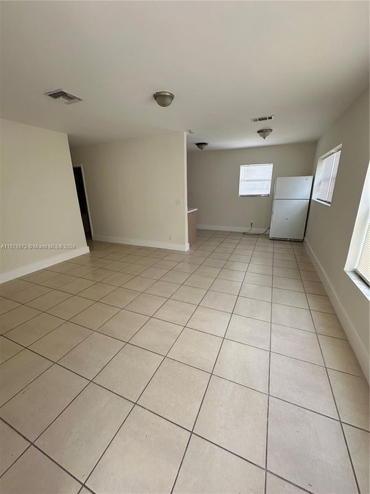 For Rent: $3,300 (4 beds, 2 baths, 1293 Square Feet)
