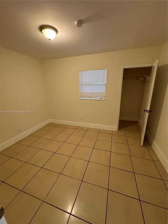 For Rent: $3,300 (4 beds, 2 baths, 1293 Square Feet)
