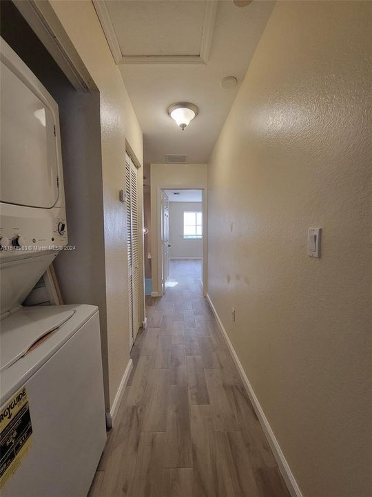 Active With Contract: $2,350 (2 beds, 2 baths, 1140 Square Feet)