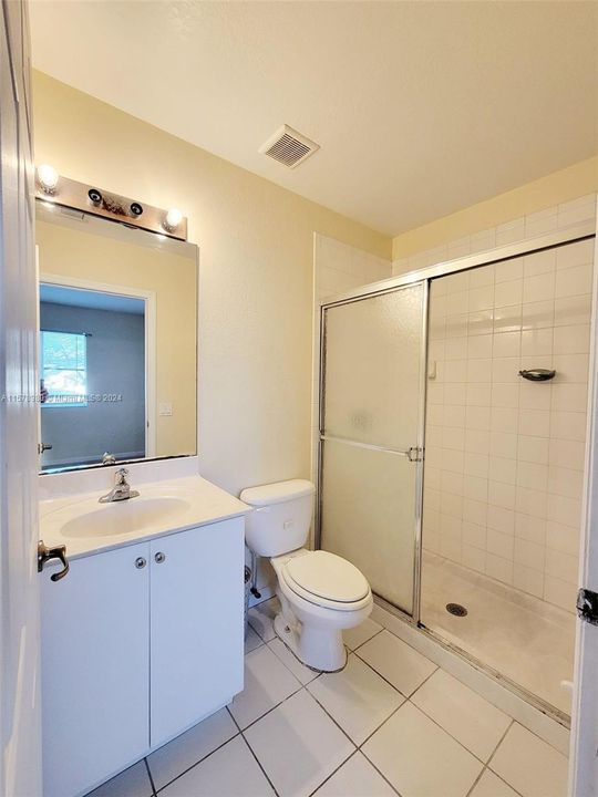 Active With Contract: $2,350 (2 beds, 2 baths, 1140 Square Feet)