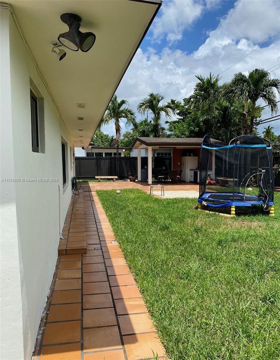 En Venta: $820,000 (4 camas, 3 baños, 1737 Pies cuadrados)