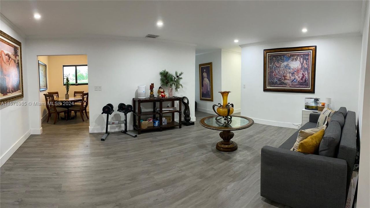 En Venta: $820,000 (4 camas, 3 baños, 1737 Pies cuadrados)