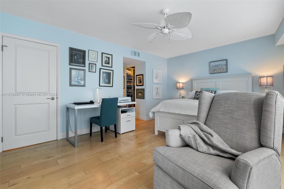 For Sale: $595,000 (1 beds, 1 baths, 1190 Square Feet)