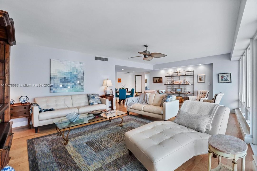 For Sale: $595,000 (1 beds, 1 baths, 1190 Square Feet)