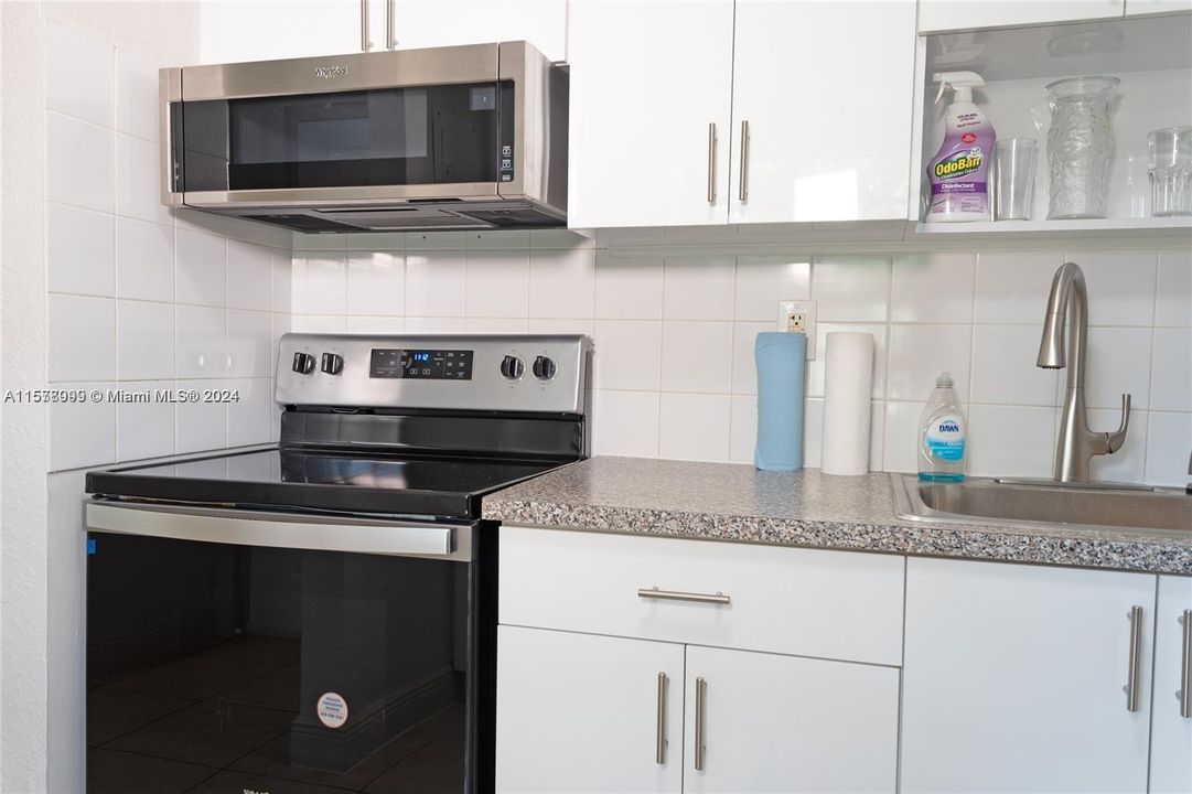 Recently Rented: $2,550 (2 beds, 2 baths, 993 Square Feet)