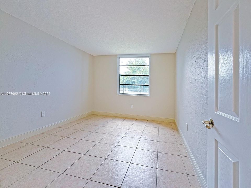 Recently Rented: $2,550 (2 beds, 2 baths, 993 Square Feet)