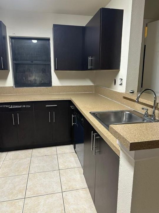 Recently Rented: $1,700 (1 beds, 1 baths, 595 Square Feet)