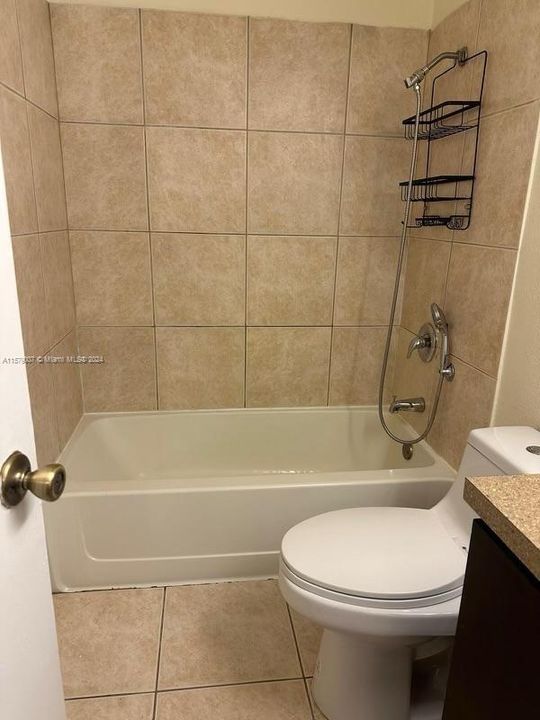 Active With Contract: $1,700 (1 beds, 1 baths, 595 Square Feet)