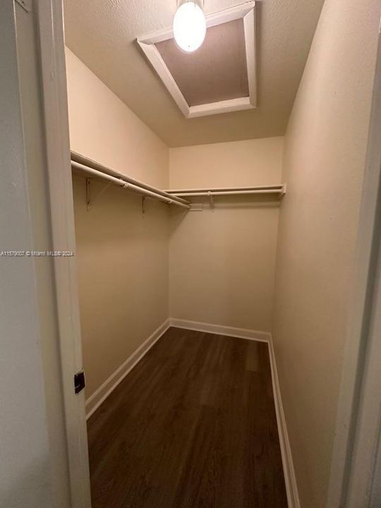 Walking closet