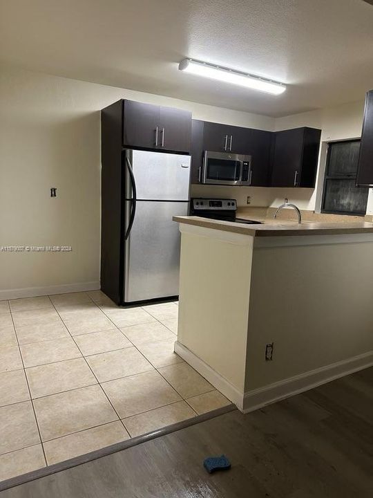 Recently Rented: $1,700 (1 beds, 1 baths, 595 Square Feet)